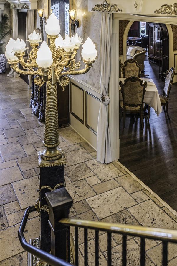 Hotel Kentucky Castle Versailles Exterior foto