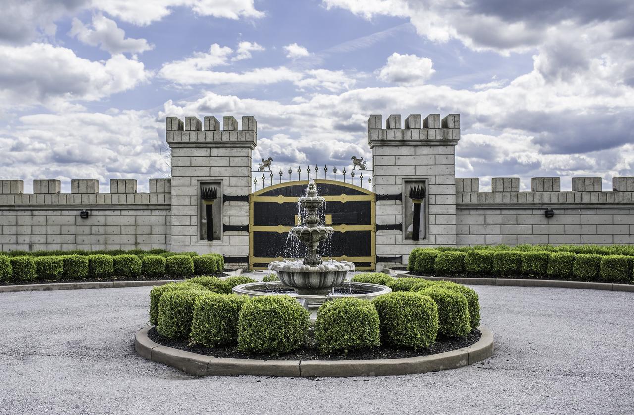 Hotel Kentucky Castle Versailles Exterior foto