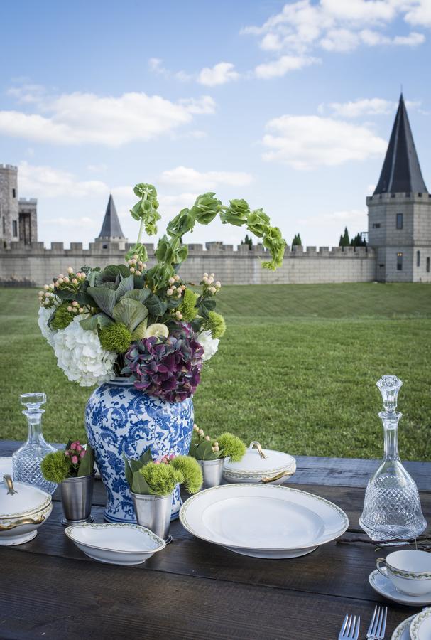 Hotel Kentucky Castle Versailles Exterior foto