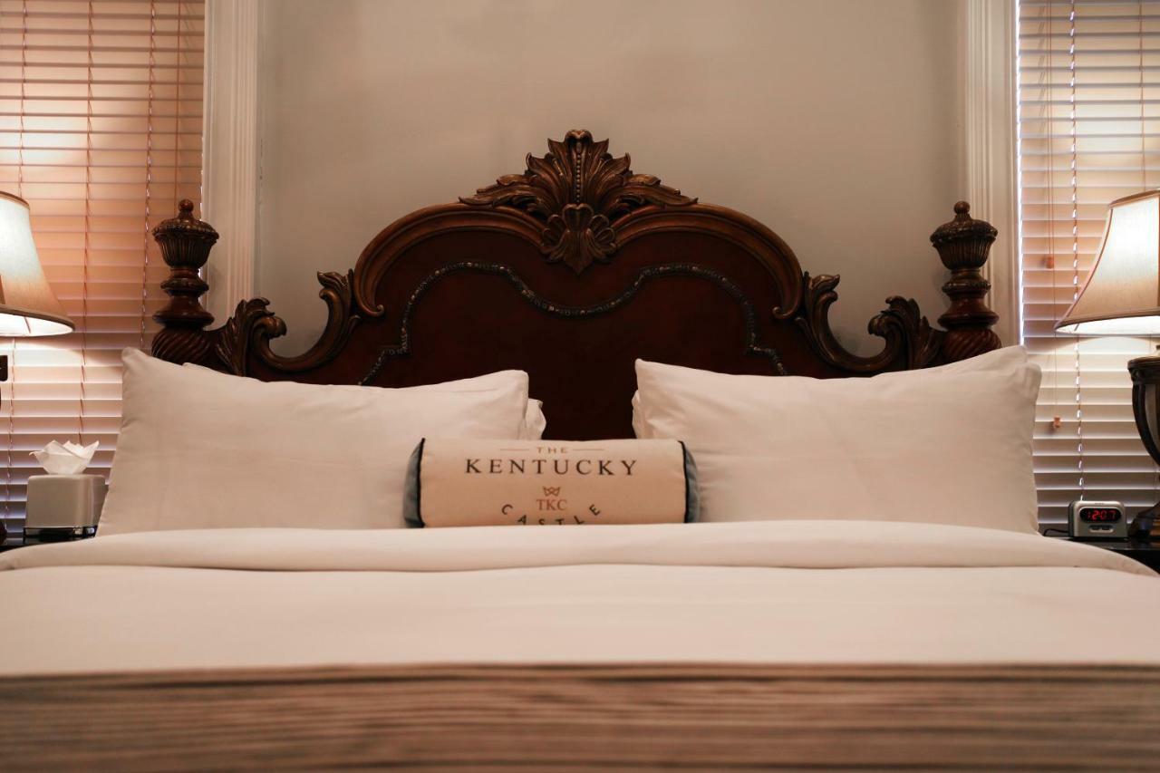 Hotel Kentucky Castle Versailles Exterior foto