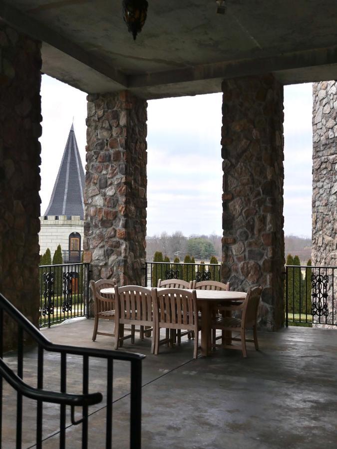 Hotel Kentucky Castle Versailles Exterior foto